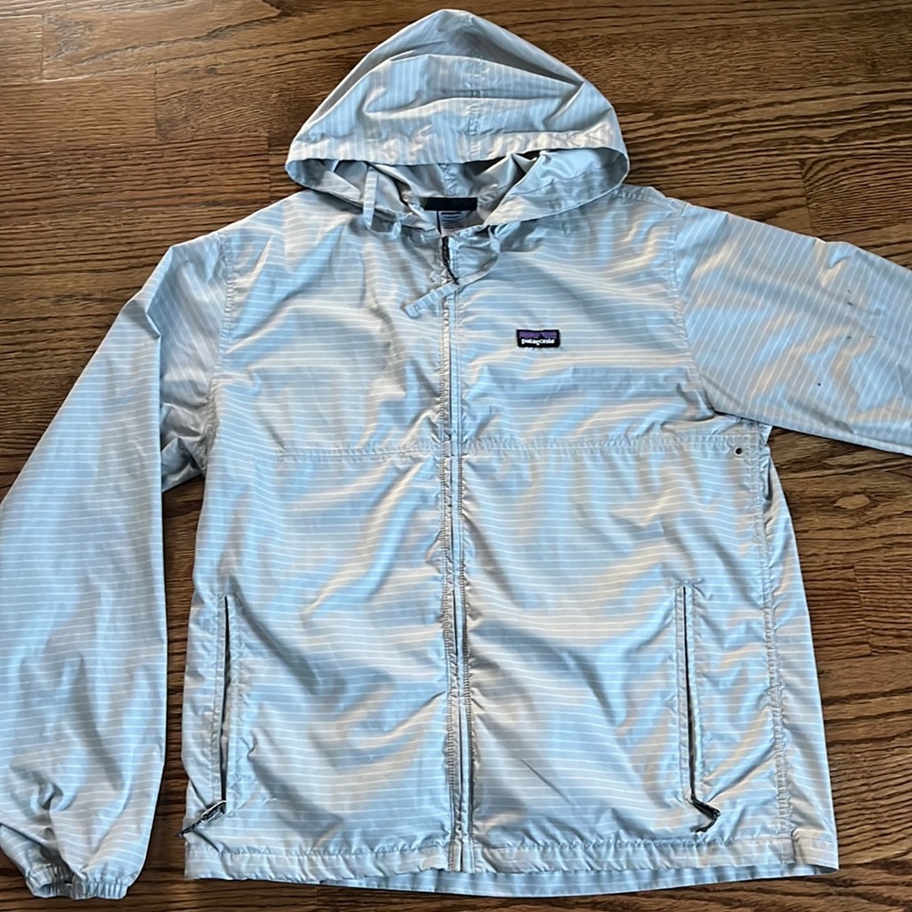 Patagonia Men’s windbreaker in size M